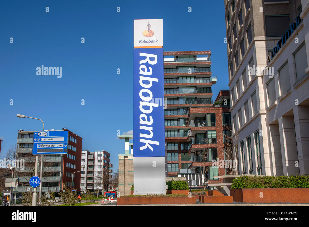 Reklametafeln Rabobank an den Parktoren Gebäude in Amsterdam Die Niederlande 2019 Stockfoto