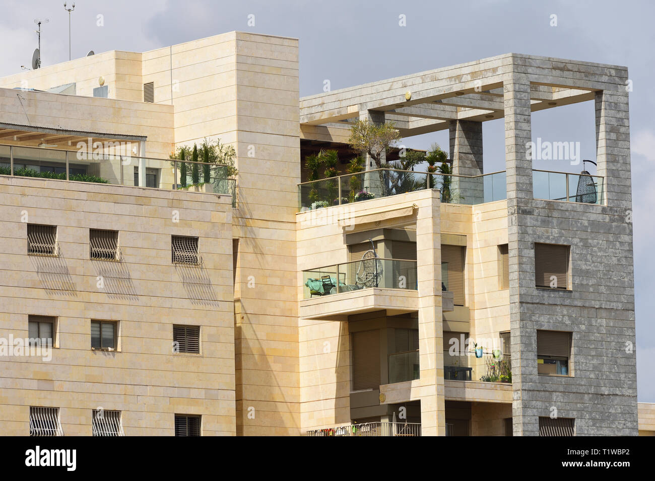 Das moderne Leben Bausteine in Jehud - kleine Stadt im Zentrum von Israel. Stockfoto