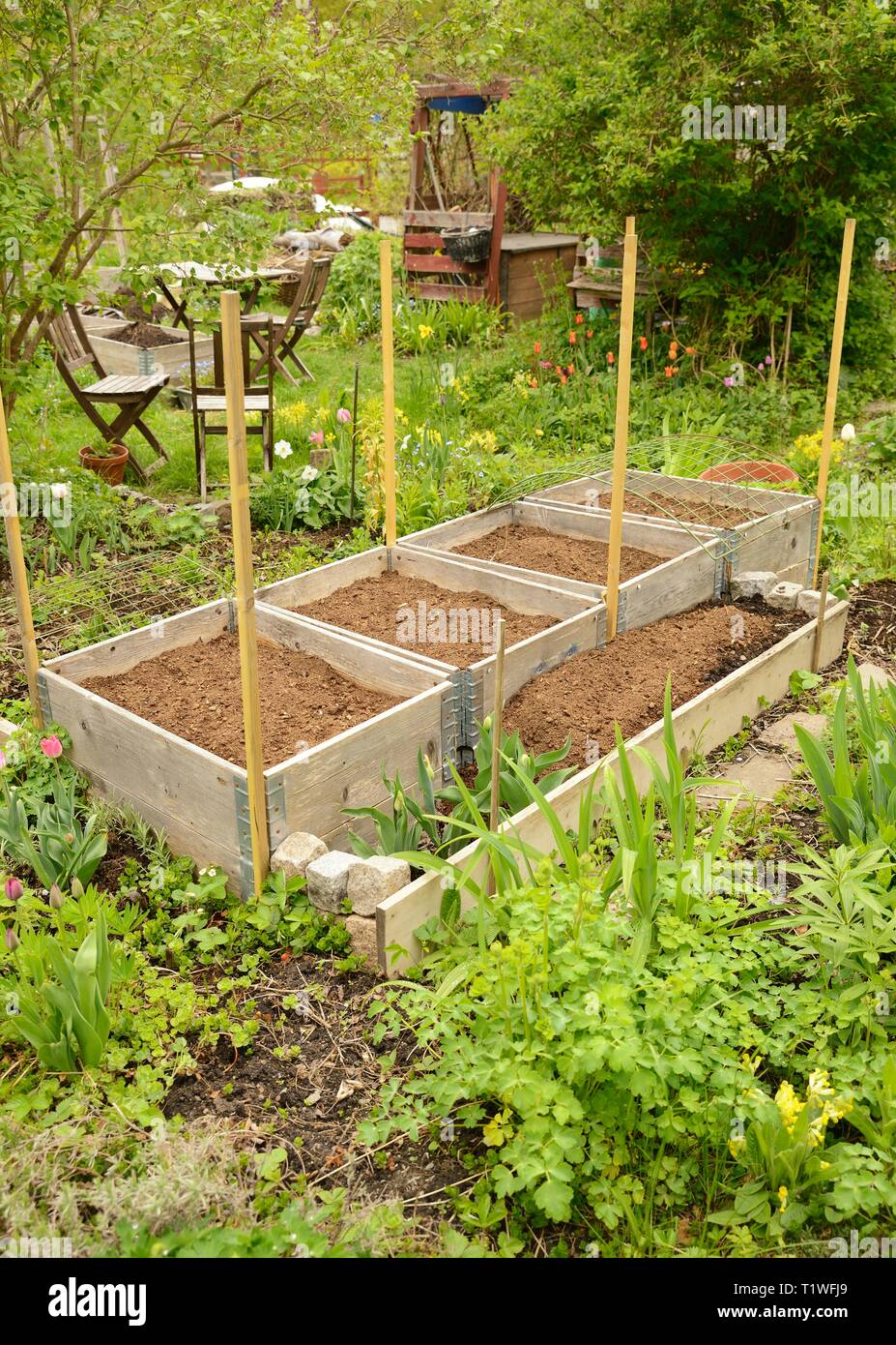 Paletten Im Garten Stockfotografie Alamy