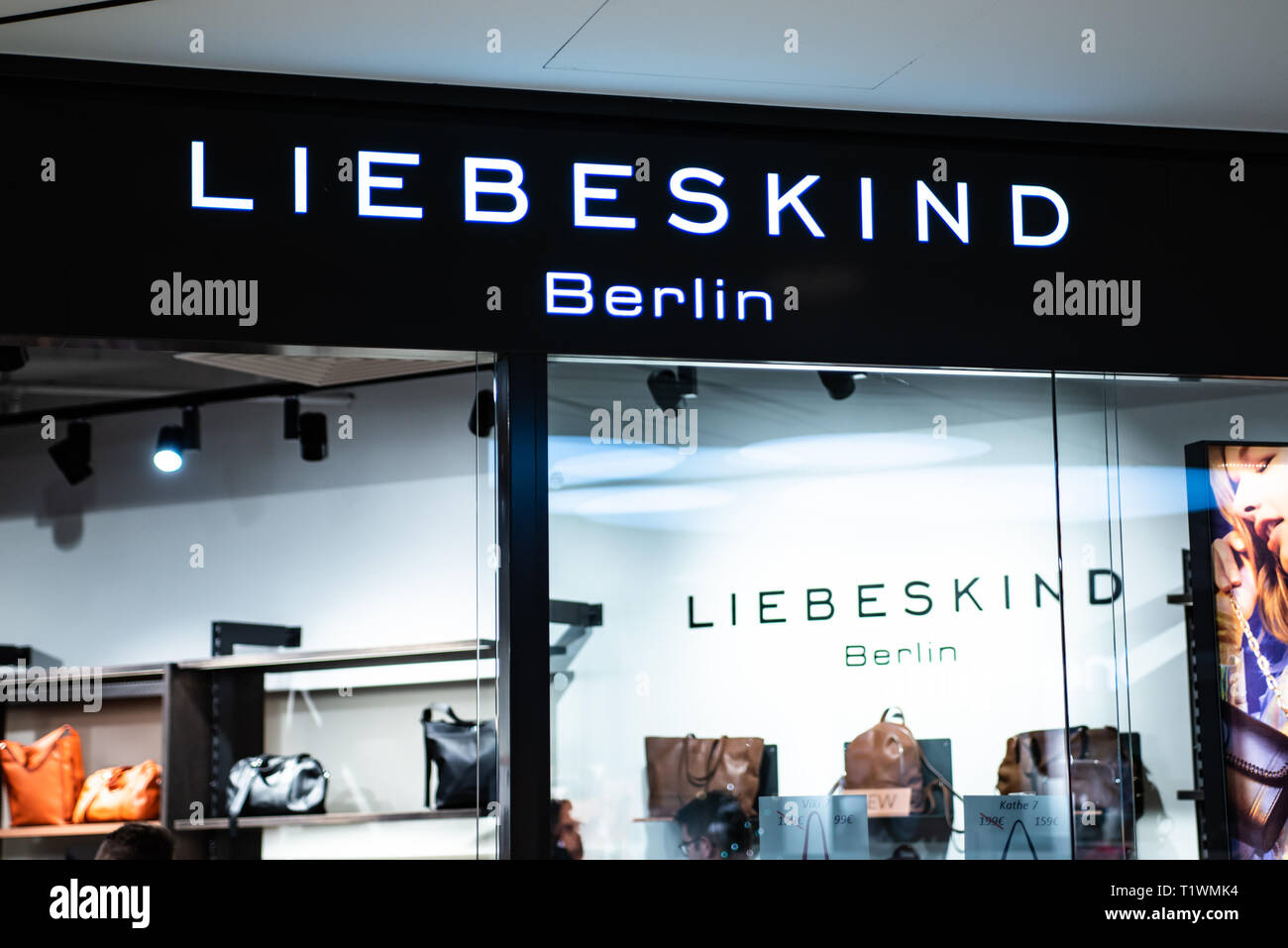 Koblenz, Deutschland 15.12.2018 - Liebeskind Taschen Store Logo in Luxus  Einkaufszentrum im Herzen der Stadt Stockfotografie - Alamy