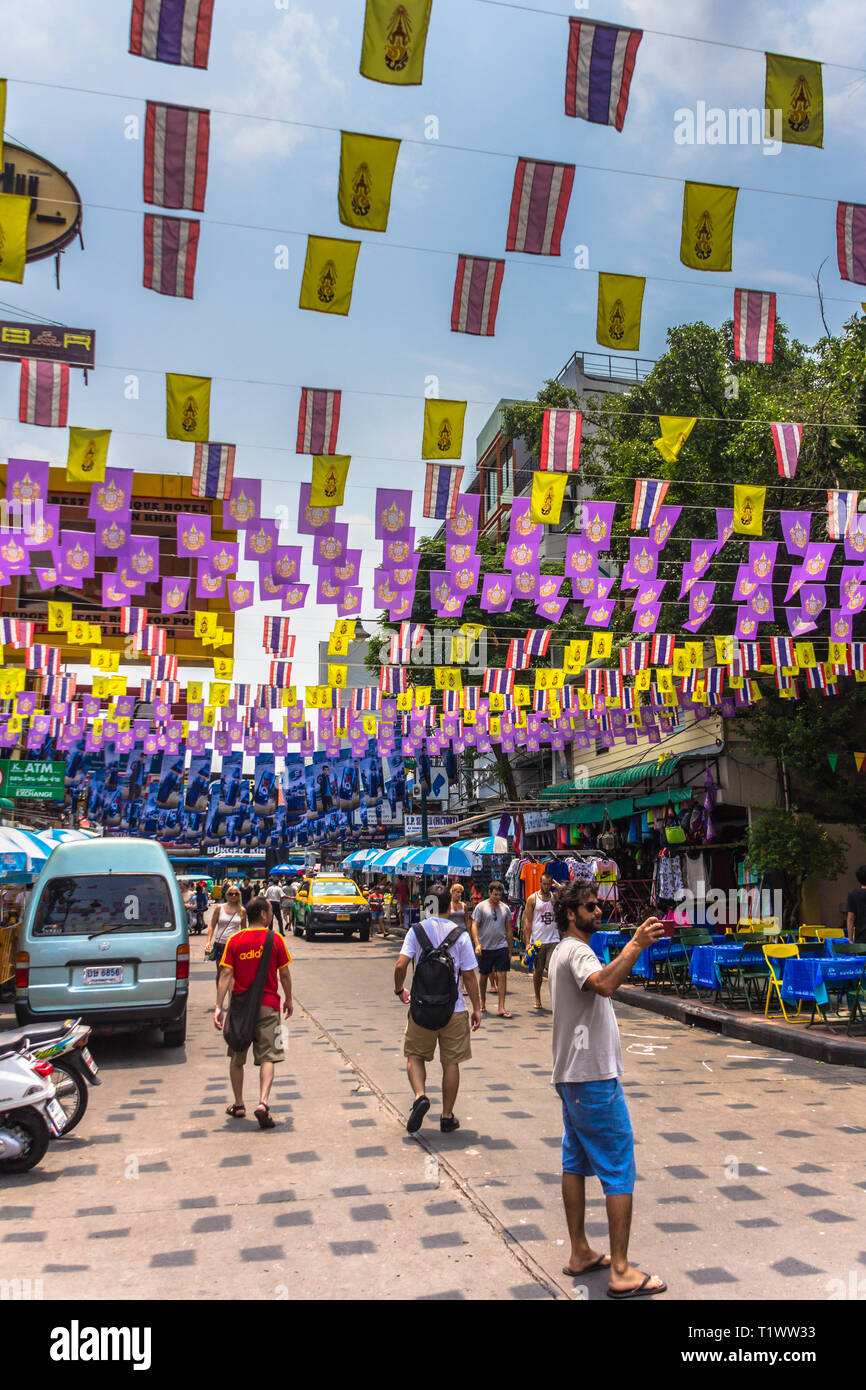 Zum thailändischen Neujahr Songkran in Bangkok Khao San Road Stockfoto