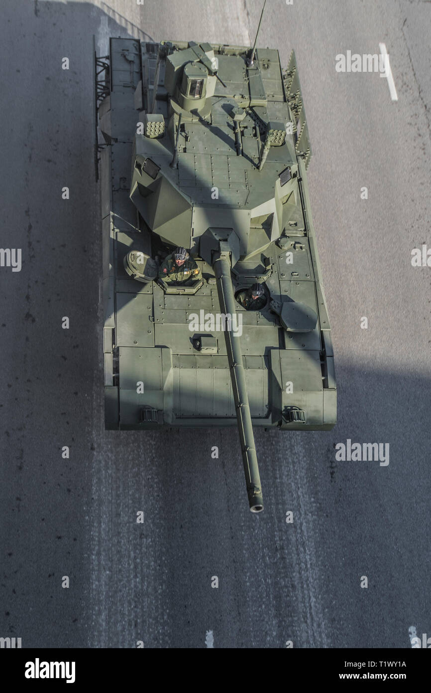 Mai 9, 2015. Tank T-14 Armata in Richtung Rotes Quadrat am Sieg Parade, Ansicht von oben zu beteiligen. Stockfoto