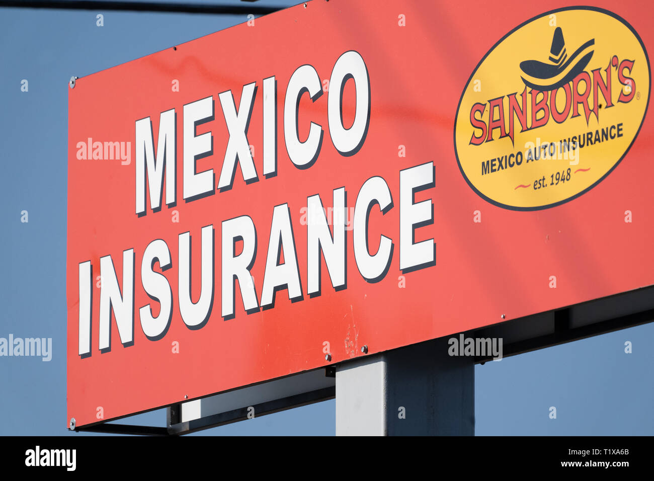 Gila Bend, Arizona - 24. März 2019: Zeichen für Sanborns Mexiko Auto Versicherung. Amerikanische Touristen fahren zu Mexiko sind encourged Mexikanische in zu kaufen Stockfoto