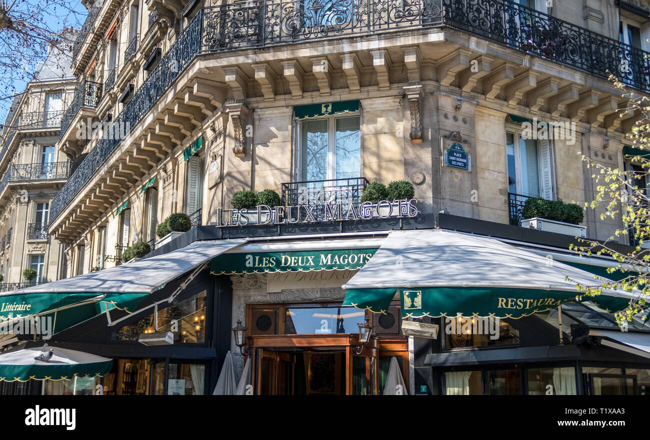 Café Les Deux Magots in Paris Stockfoto