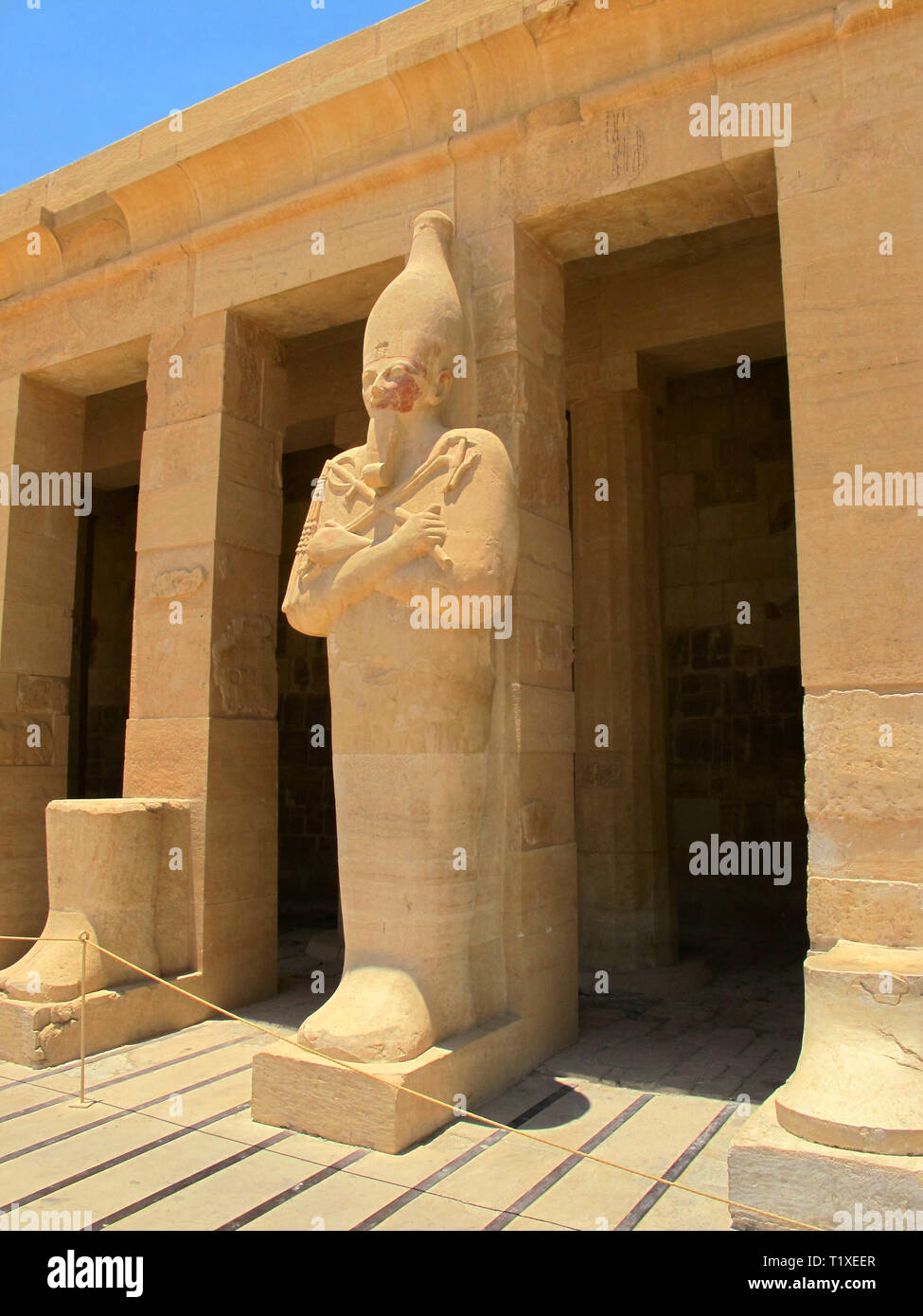 Ägypten, Luxor - 26.07.2010: Tempel der Königin Hatshepsup. Historische Monumente der Antike Sehenswürdigkeiten von Ägypten Luxor Stockfoto