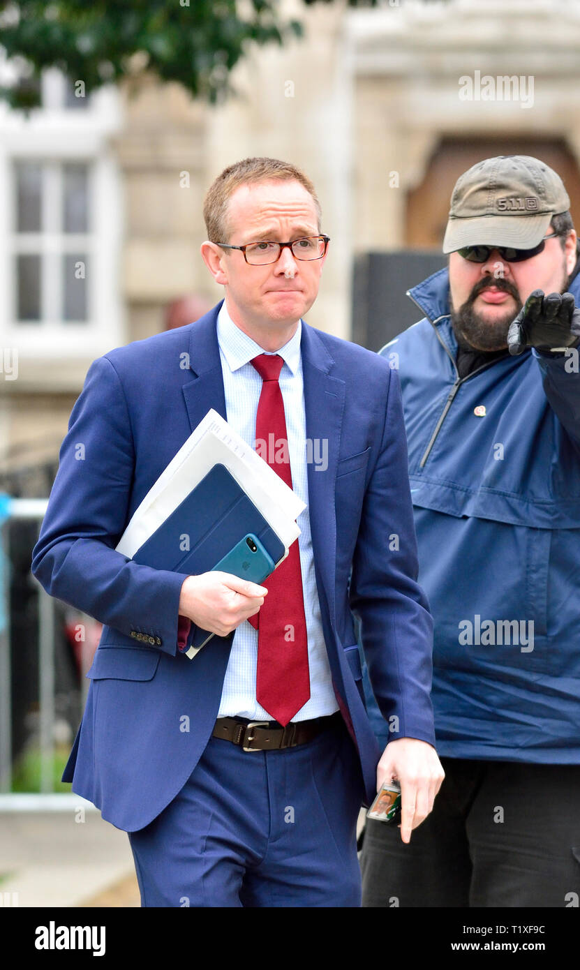 John Lamont MP (Con: Berwickshire, Roxburgh und Selkirk) auf College Green, Westminster, 27. März 2019 Stockfoto