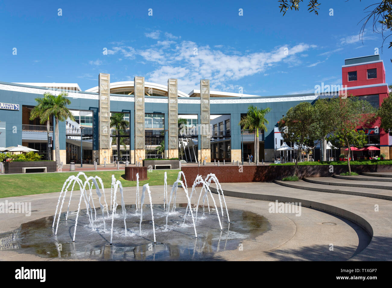 Fountain Circle und Haupteingang Gateway Theatre von Shopping, Palm Boulevard, Umhlanga Ridge, Umhlanga, KwaZulu-Natal, Südafrika Stockfoto