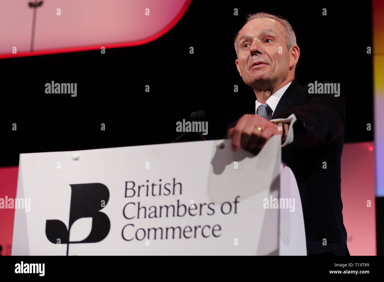 David Lidington MP-Minister für das Cabinet Office und Kanzler des Herzogtums Lancaster ist beobachtet, als er während der jährlichen Konferenz. Britischen Handelskammern Jahreskonferenz der britischen Kammer mit Entscheidungsträgern in Unternehmen, Politik und Kammer Netzwerk mit dem Ziel, die positive Rolle, die Unternehmen in die Stabilisierung der britischen Wirtschaft in einer Zeit der Brexit, Unsicherheit und Wandel zu betonen. Stockfoto