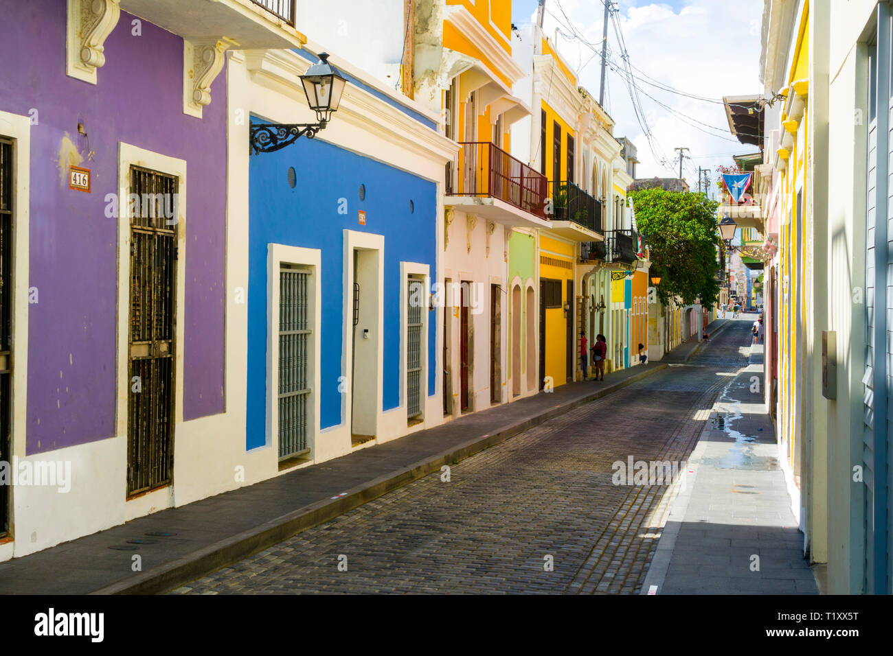San Juan, Puerto Rico s Hauptstadt und größte Stadt, sitzt auf der atlantischen Küste der Insel. Der breiteste Strand Fronten der Isla Verde Resort strip, für bekannte Stockfoto