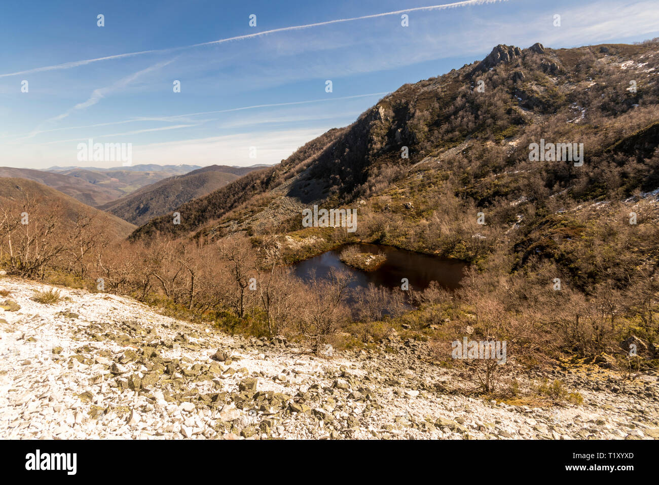 Asturien, Spanien. Die Laguna La Isla (Insel der Lagune) Im Naturschutzgebiet Muniellos (Reserva natural Integral) Stockfoto