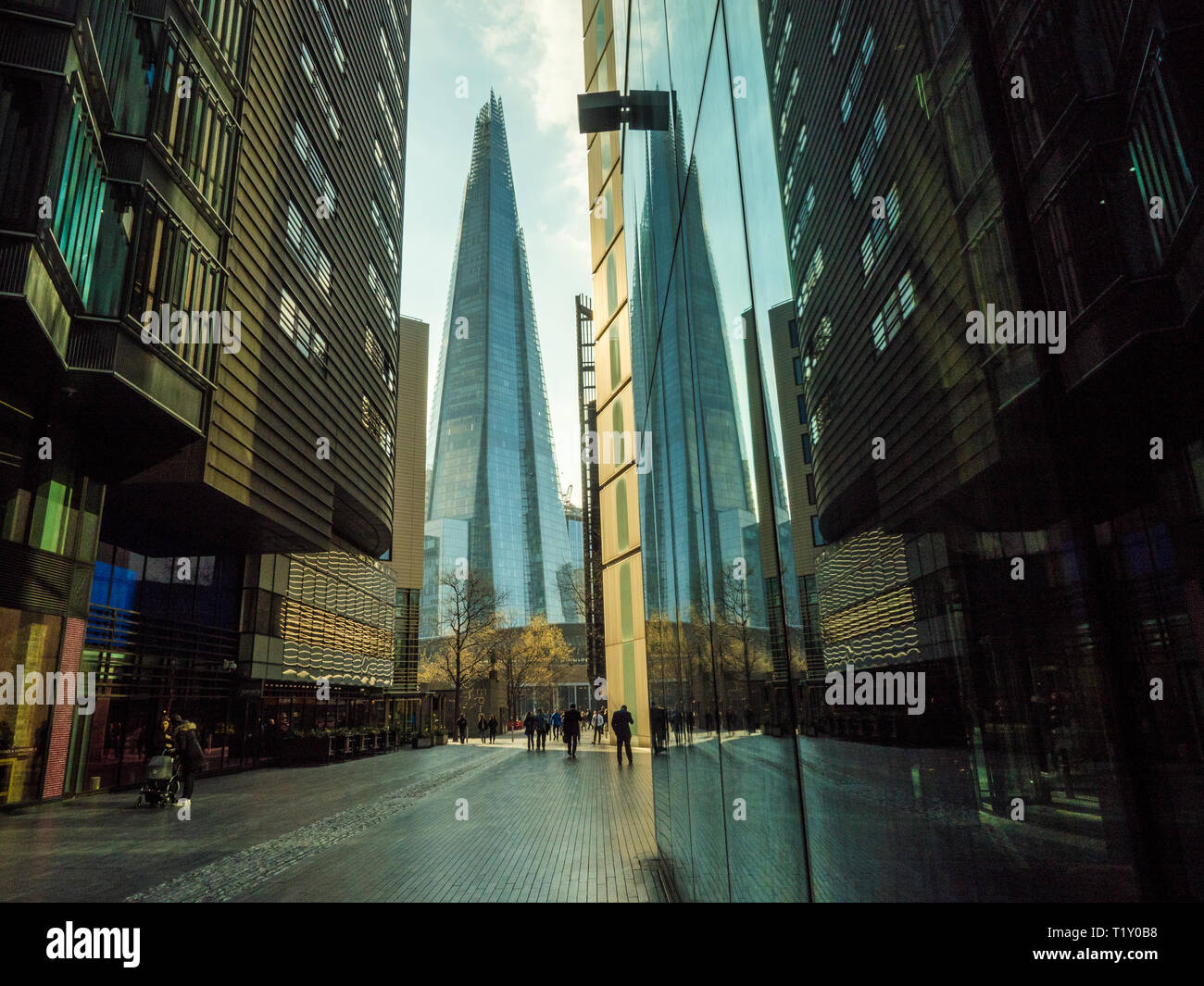 Blick auf den Shard Wolkenkratzer im Southwark Gegend von London, England. Stockfoto