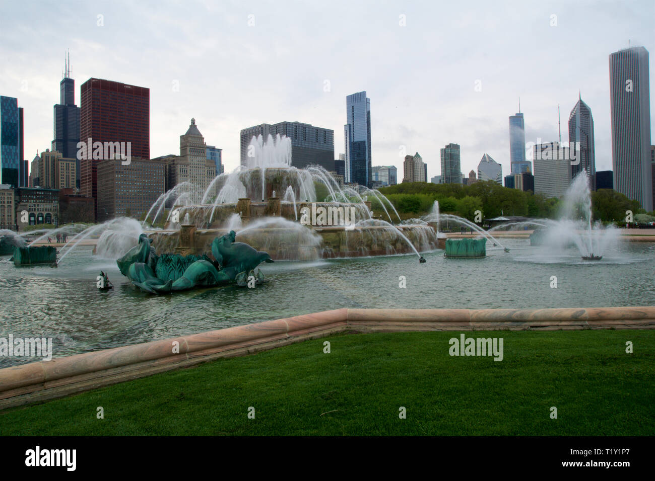 CHICAGO, Illinois, Vereinigte Staaten - 11. Mai, 2018: Der Buckingham Fountain in Chicago in einem Rokoko Hochzeitstorte Stil gebaut und von der Latona inspiriert Stockfoto