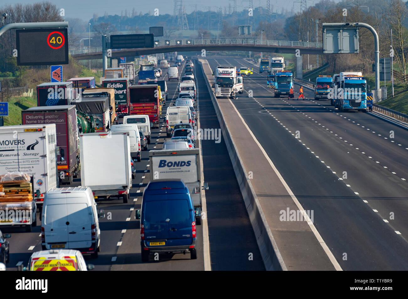 Knutsford, Großbritannien. 29 Mär, 2019. M6 durch Unfall auf der southbound Fahrbahn zwischen den Abfahrten 18 und 19 29. März 2019 lange Verzögerungen auf der Fahrbahn in Richtung Norden letzten Szene Credit geschlossen: Chris Billington/Alamy leben Nachrichten Stockfoto