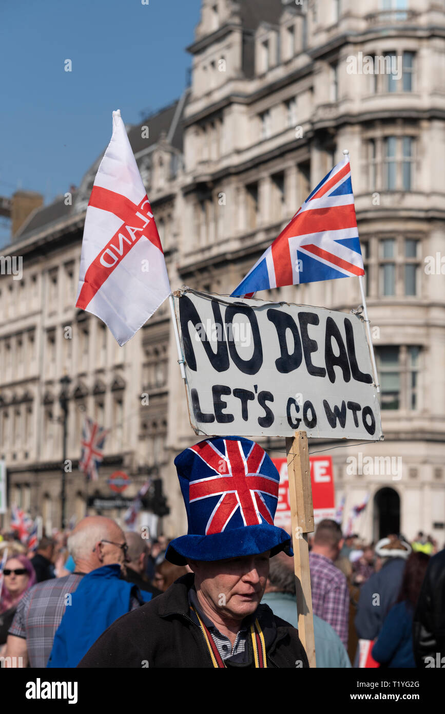 Demonstrationen statt, die von Brexiteers protestieren gegen die Unfähigkeit der britischen Regierung durch mit Verlassen der Europäischen Union trotz des Referendums zu folgen. An dem Tag, an dem eine Brexit motion im Parlament eine große Anzahl von Menschen Platz zu nehmen versammelten sich vor, ihren Standpunkt zu Gehör zu bringen. Kein Abkommen WTO - Welthandelsorganisation Stockfoto
