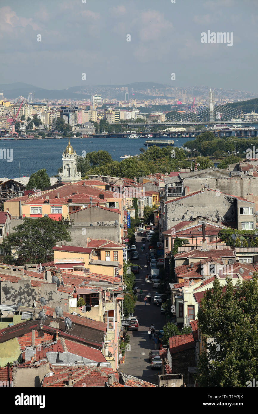 Halic (Golden Horne) und das Goldene Horn U-Brücke von balat Bezirk in Istanbul, Türkei. Stockfoto