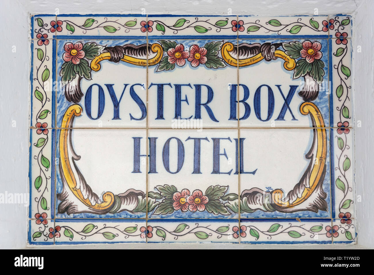 Oyster Box Hotel Ceramic Eingangsschild, Leuchtturm Straße, Umhlanga Rocks, Umhlanga, KwaZulu-Natal, Südafrika Stockfoto