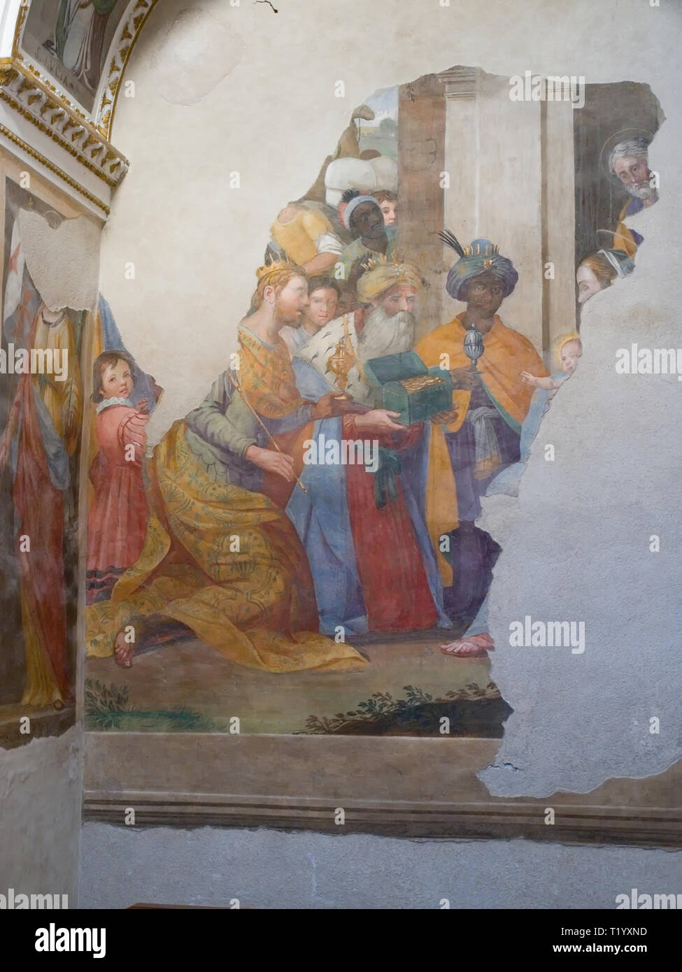 Bevagna Umbrien Italia Italien. Innenraum der mittelalterlichen Kirche von San Michele Arcangelo. Innenraum bleiben von Fresco Stockfoto