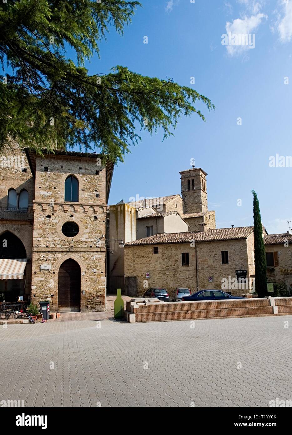 Bevagna Umbrien Italien. Platz in der mittelalterlichen, Reisen und touristische Destination Bevagna. Stockfoto