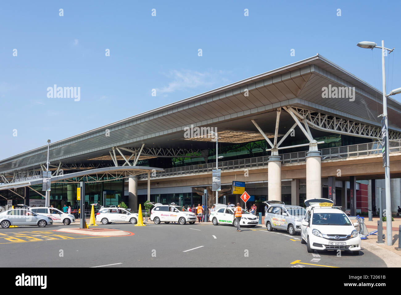 Abfahrt/Ankunft Terminal am King Shaka International Airport (Durban), König Shaka Drive, La Mercy, KwaZulu-Natal, Südafrika Stockfoto