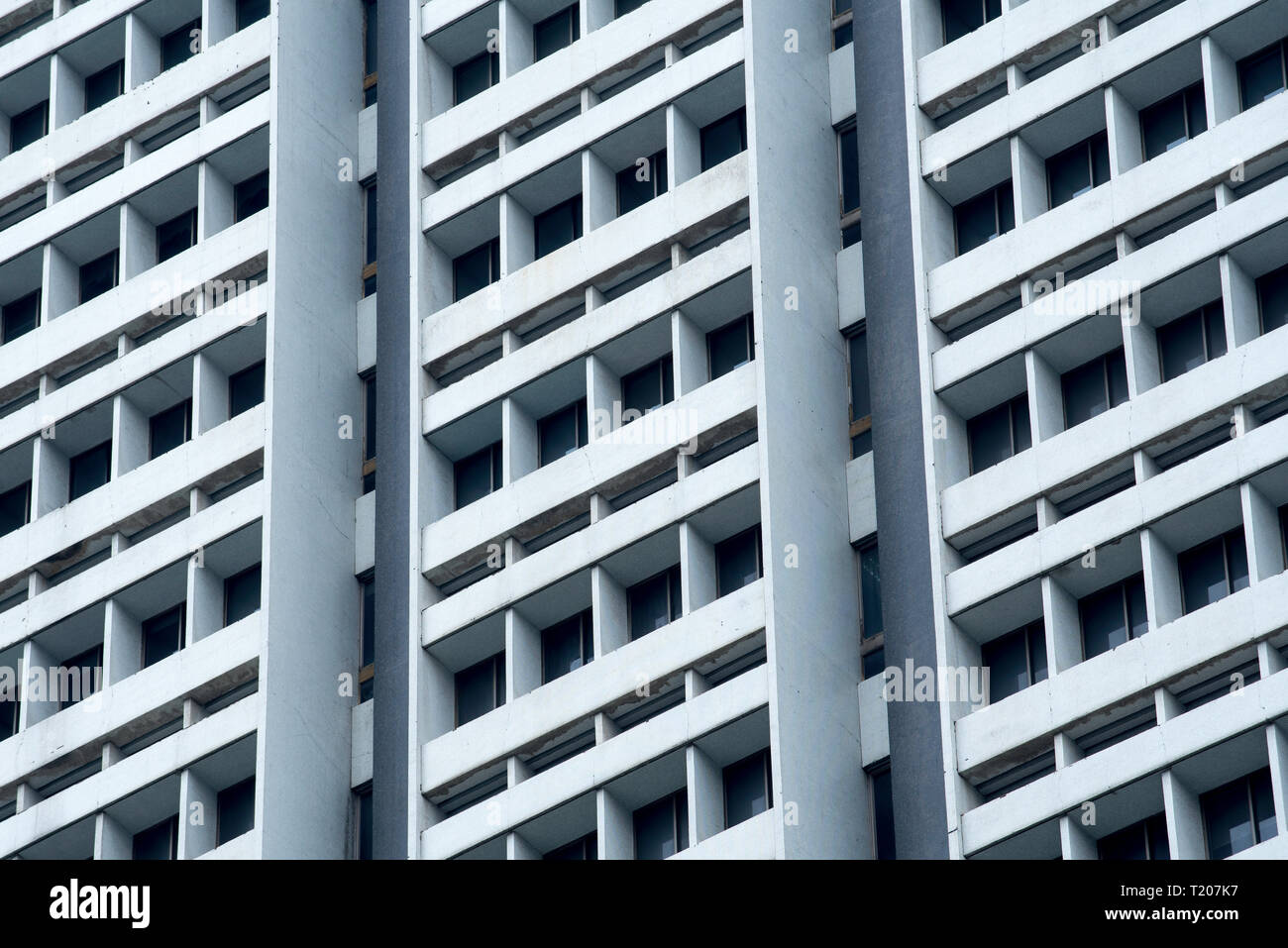 Ein unscheinbares anonymen Hochhaus von Wohnungen oder Büros in Singapur Stockfoto