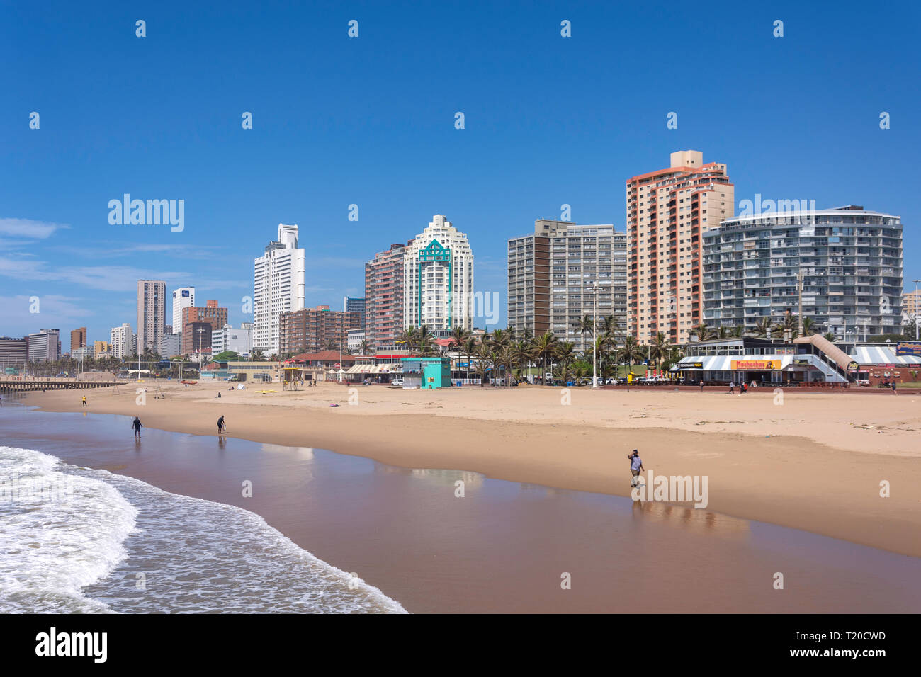 Beachfront Hochhäuser von North Beach, Durban, KwaZulu-Natal, Südafrika Stockfoto