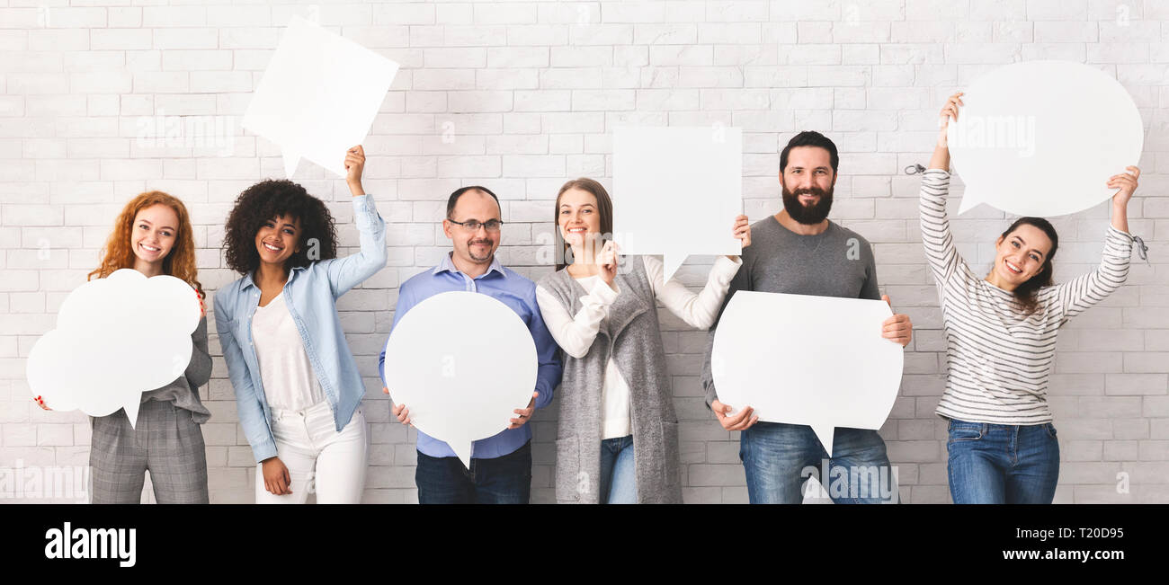 Gruppe der tausendjährigen Menschen mit leeren Sprechblasen Stockfoto Gruppe der tausendjährigen Menschen mit leeren Sprechblasen Stockfoto