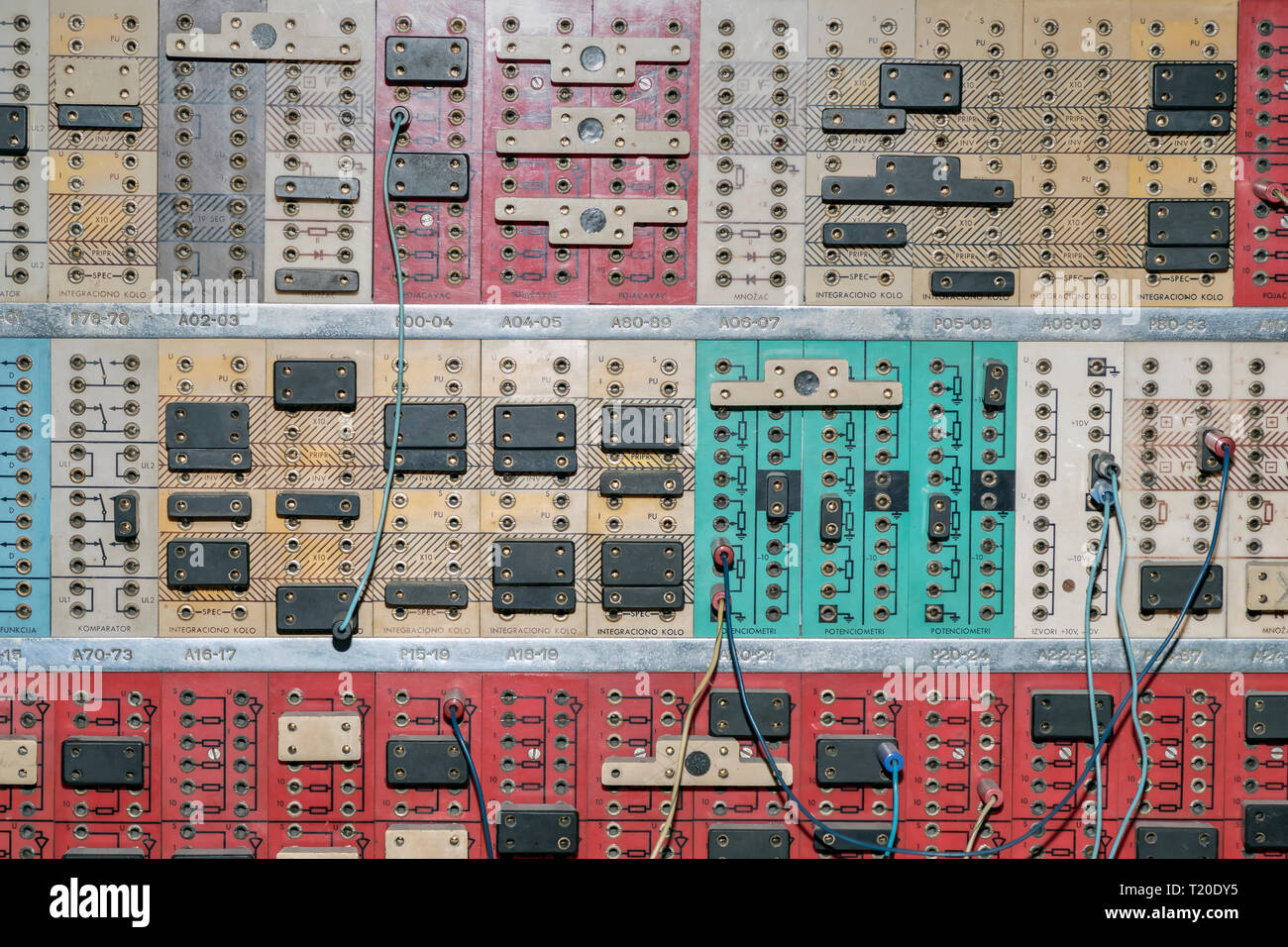 Belgrad, Serbien, März 2019 - Nahaufnahmen der Transistor analogen Computer TARA-50 in Jugoslawien durch Institute Mihajlo Pupin (1970) Stockfoto