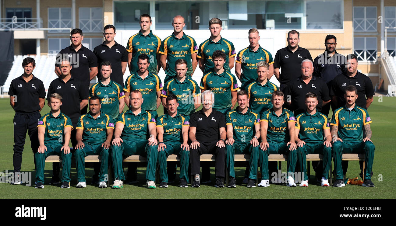 Nottinghamshire (hintere Reihe, links-rechts) Liam Preis, Henry Woodward, Jack Blatherwick, Matt Carter, Zak Chappell, Lukas Holz, Phil Tranter, Kunal Manek, (mittlere Reihe, links-rechts) Ant Botha, James Rohr, Jake Libby, Mark Footitt, Ben Slater, Paul Coughlin, Tom Moores, Andy, Paul Franks (vordere Reihe von links nach rechts) Ben Duckett, Samit Patel, Lukas Fletcher, Headcoach Peter Moores, Steven Mullaney, Jake Kugel, Chris Nash, Joe Clarke und Alex Hales während der Media Day an der Trent Brücke, Nottingham. Stockfoto