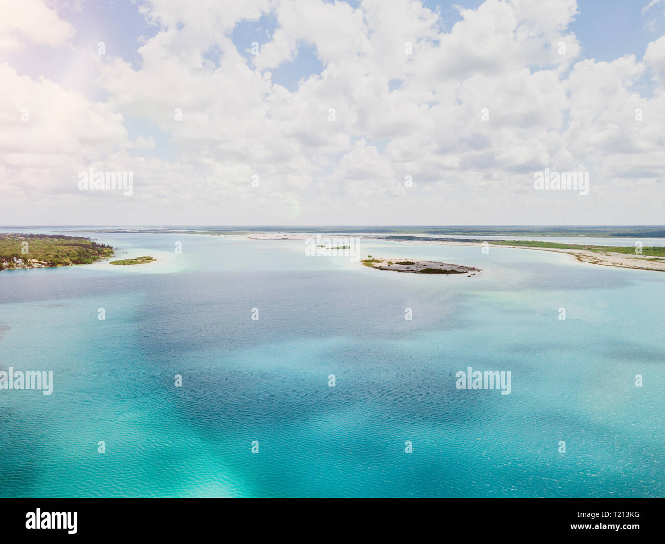 Mexiko, Yucatan, Quintana Roo, Lagune von Bacalar, drone Bild Stockfoto