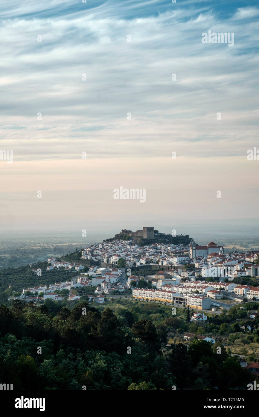 Erhöhten Blick auf das mittelalterliche Dorf von Castelo de Vide, Alentejo, Portugal Stockfoto