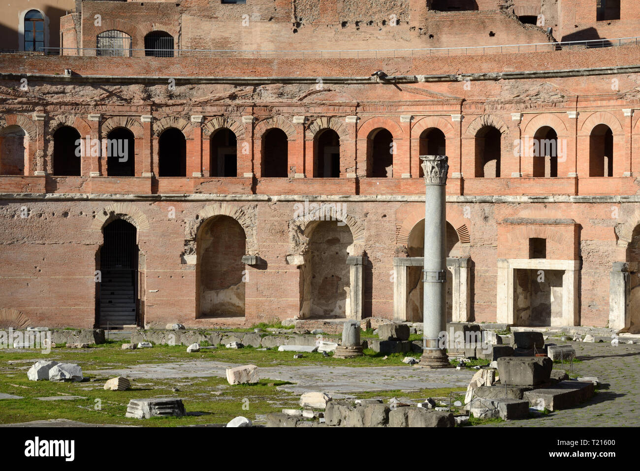 Die Trajan Markt, eine restaurierte Römische Stadt Komplexe & einer der weltweit ältesten Shopping Malls. Neben Trajan Forum, Rom, Italien Stockfoto