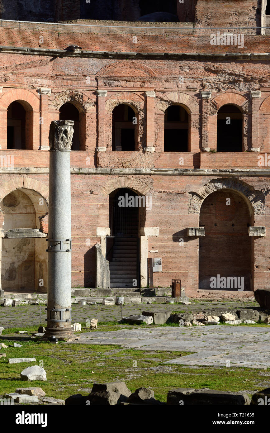 Die Trajan Markt, eine restaurierte Römische Stadt Komplexe & einer der weltweit ältesten Shopping Malls. Neben Trajan Forum, Rom, Italien Stockfoto