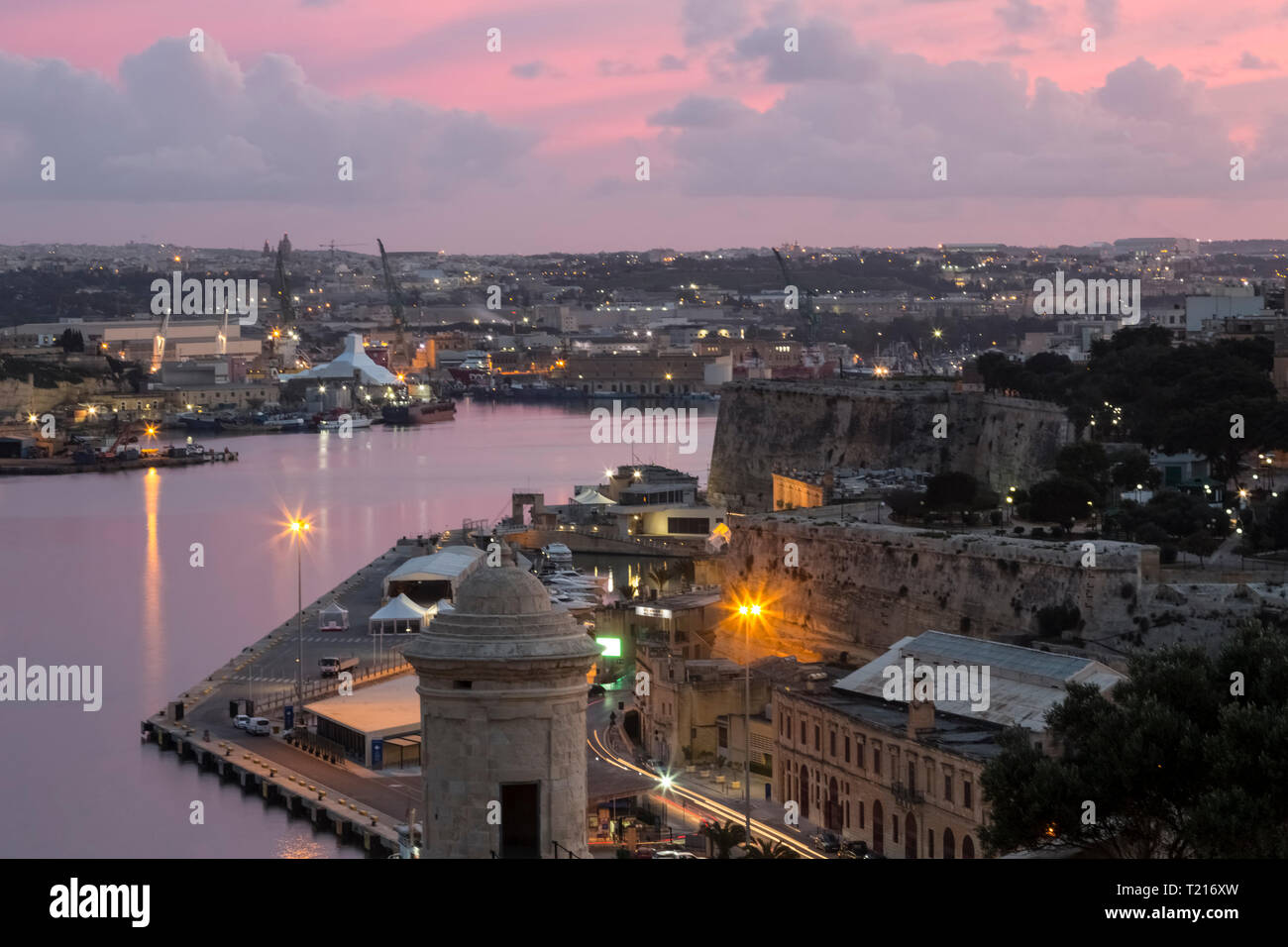 Malta, Valletta, Hafen, Nachleuchten Stockfoto