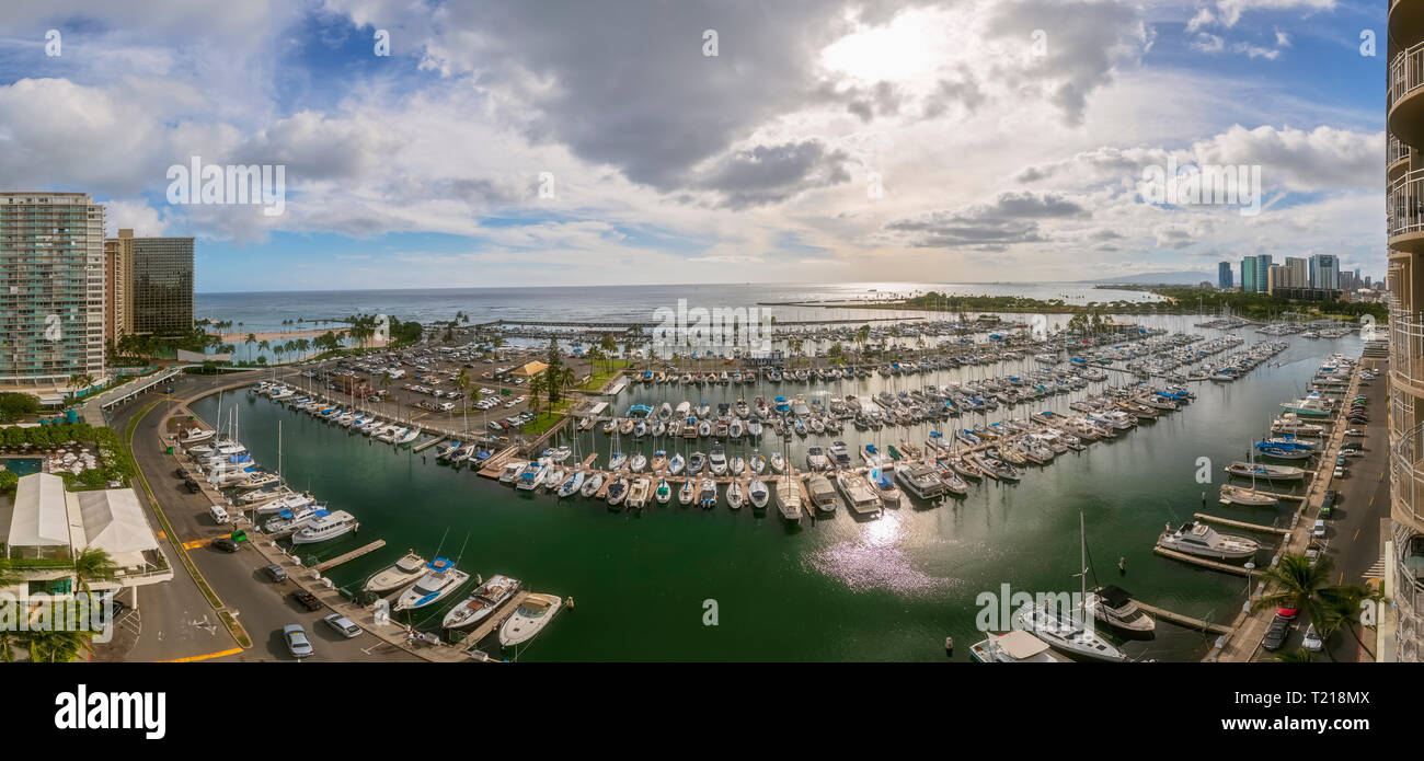 USA, Hawaii, Oahu Honolulu, Ala Wai Yacht Hafen gegen die Sonne Stockfoto