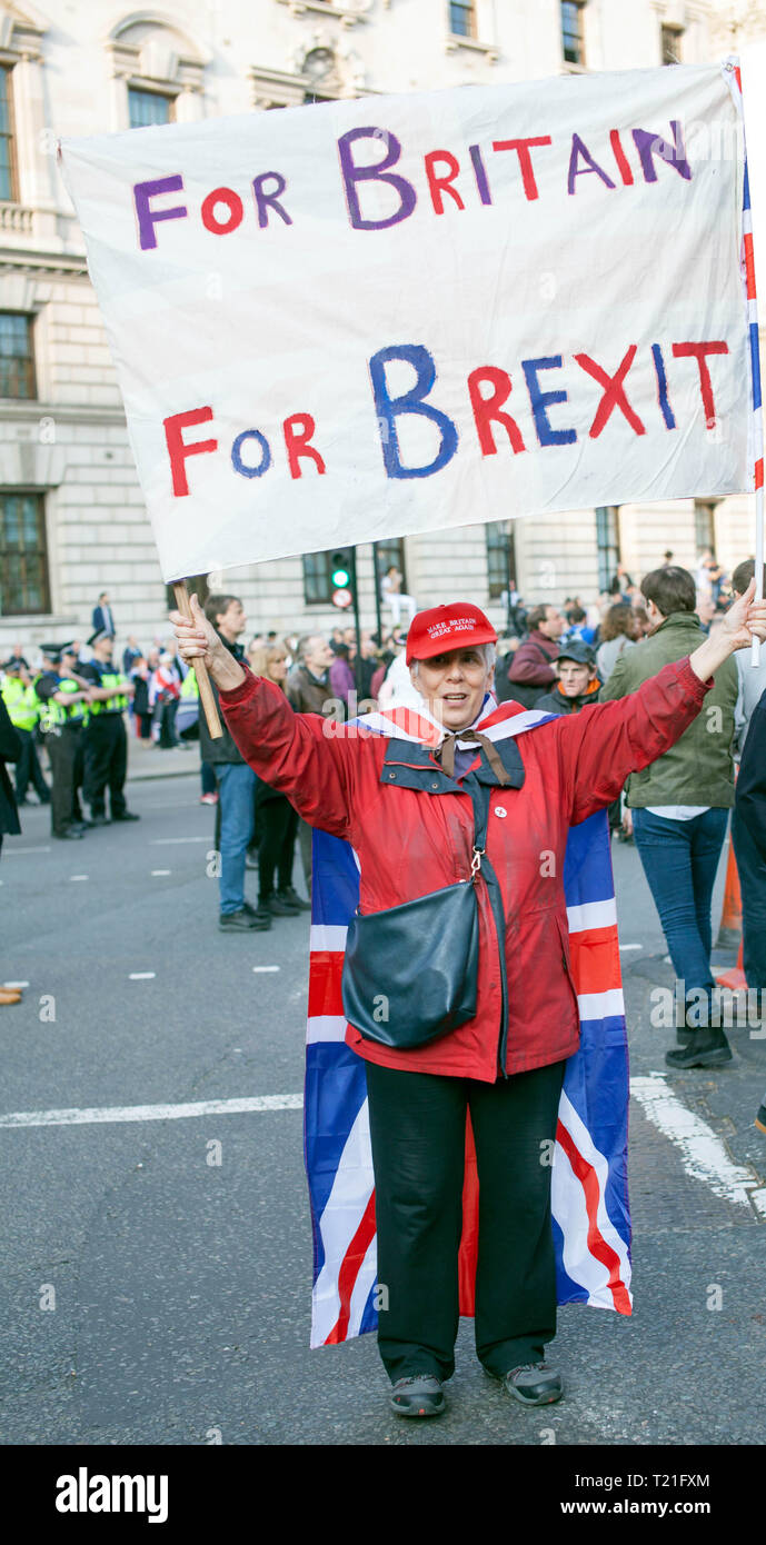 Pro Brexit März 29/3/2019 Demonstrant Holding für Großbritannien für Brexit Banner außerhalb Houses of Parliament, Westminster, London, UK Stockfoto