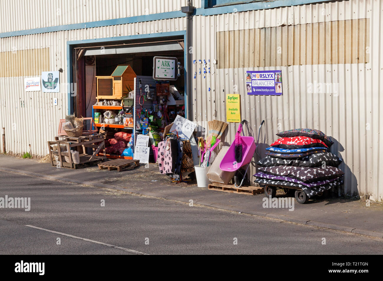 Lade Futtermitteln lagern, Sowerby Bridge, West Yorkshire Stockfoto