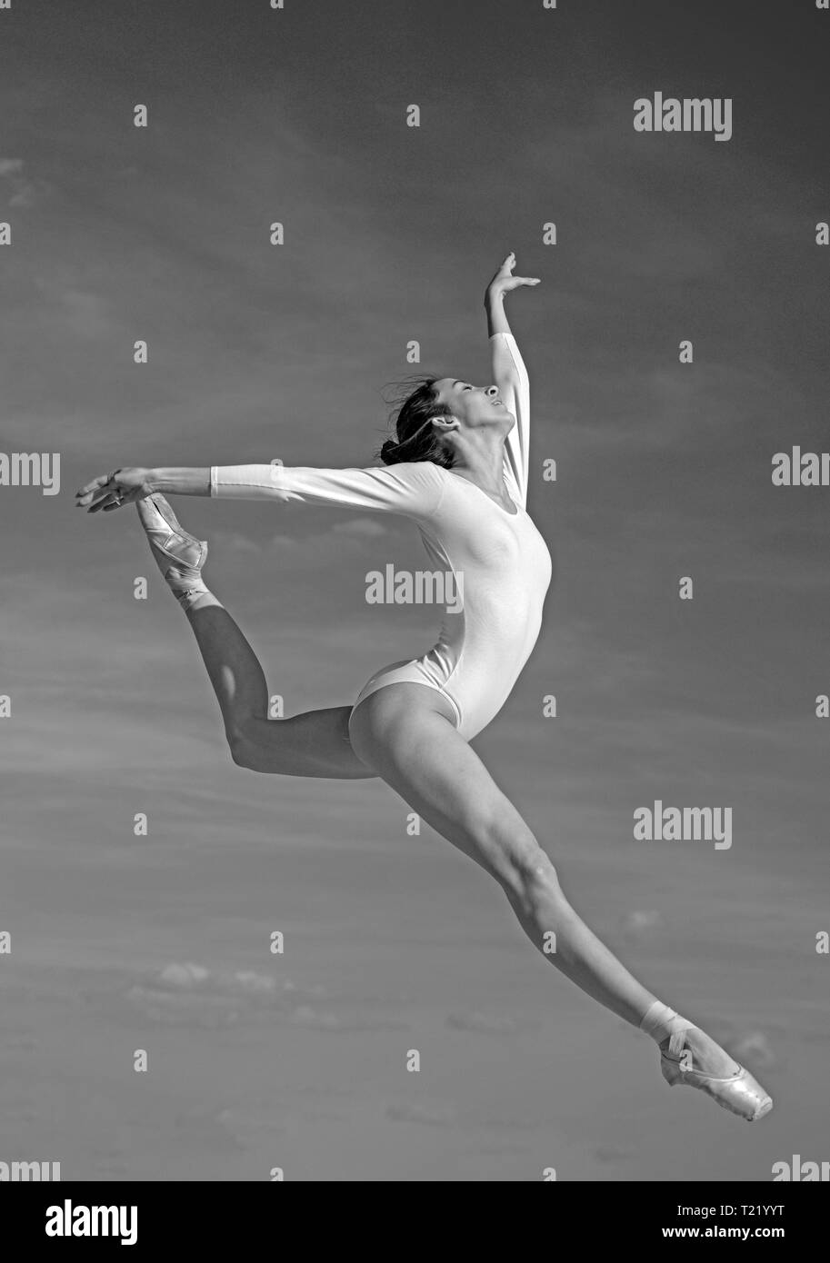 Ballerina Springen Schwarzweiss Stockfotos Und Bilder Alamy