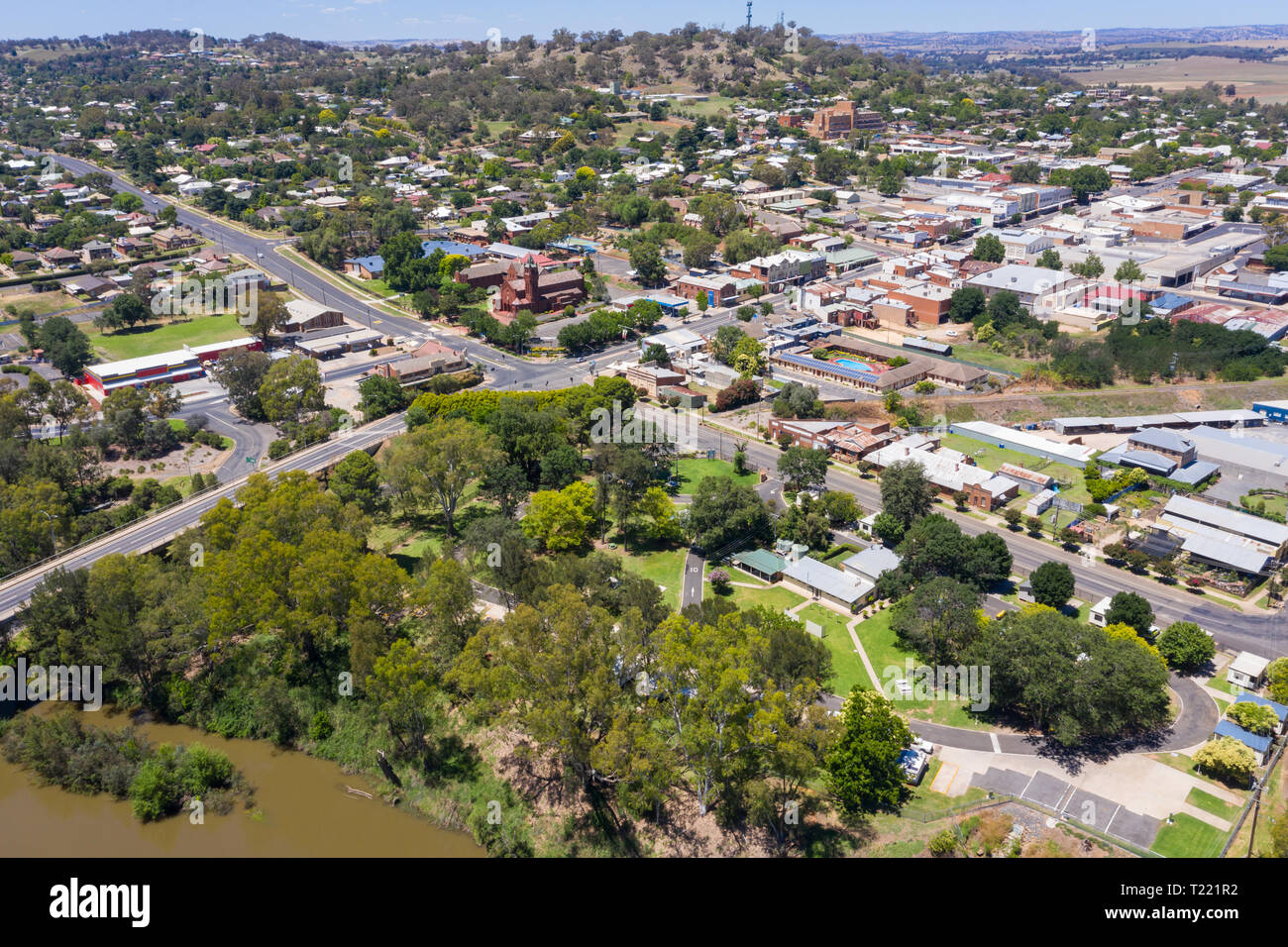 Cowra ist eine Stadt in der westlichen NSW. Ansicht der CBD über den Lachlan River Stockfoto