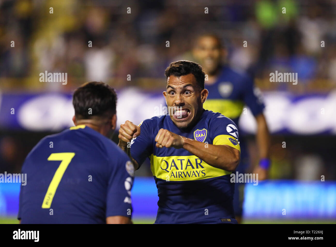 Buenos Aires, Argentinien - 30. März 2019: Carlos Tevez feiern mit Cristian Pavon in der Bombonera Stadion in Buenos Aires, Argentinien Stockfoto