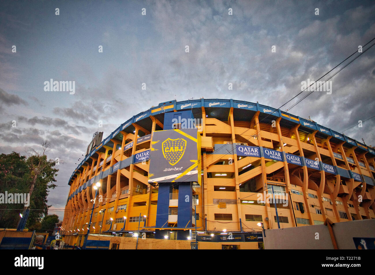 Buenos Aires, Argentinien - 30. März 2019: Alberto J. Armando Stadion auch als La Bombonera Nacht Blick in La Boca, Buenos Aires, Argentinien Stockfoto