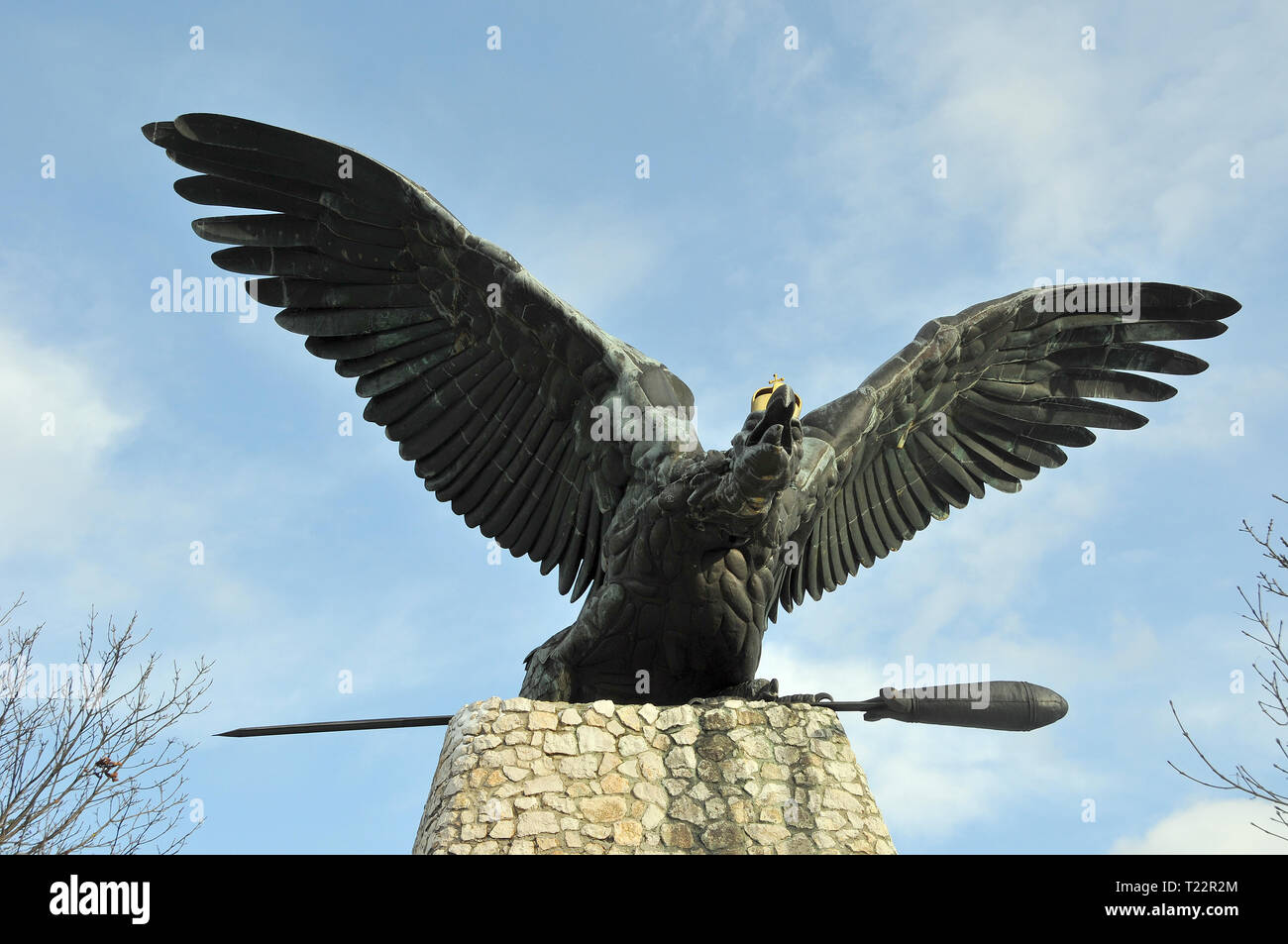 Turul Bird Statue Auf Dem Berg Tatabanya Ungarn Turul Szobor Tatabanya Magyarorszag Stockfotografie Alamy