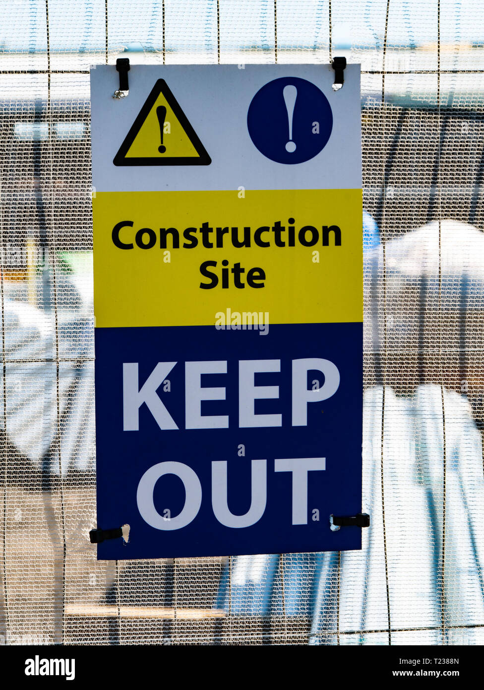 Warnschild: Baustelle FERNHALTEN Stockfoto