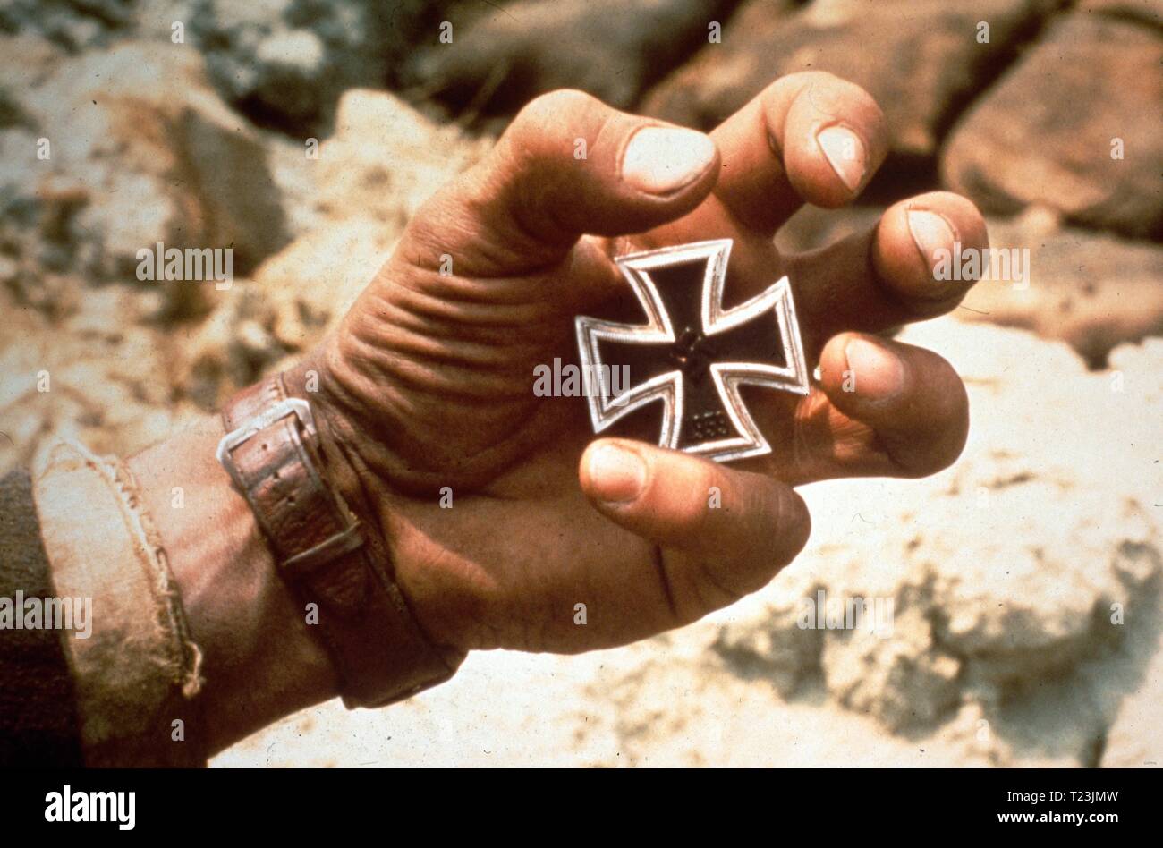 Das Eiserne Kreuz (1977) Datum: 1977 Stockfoto