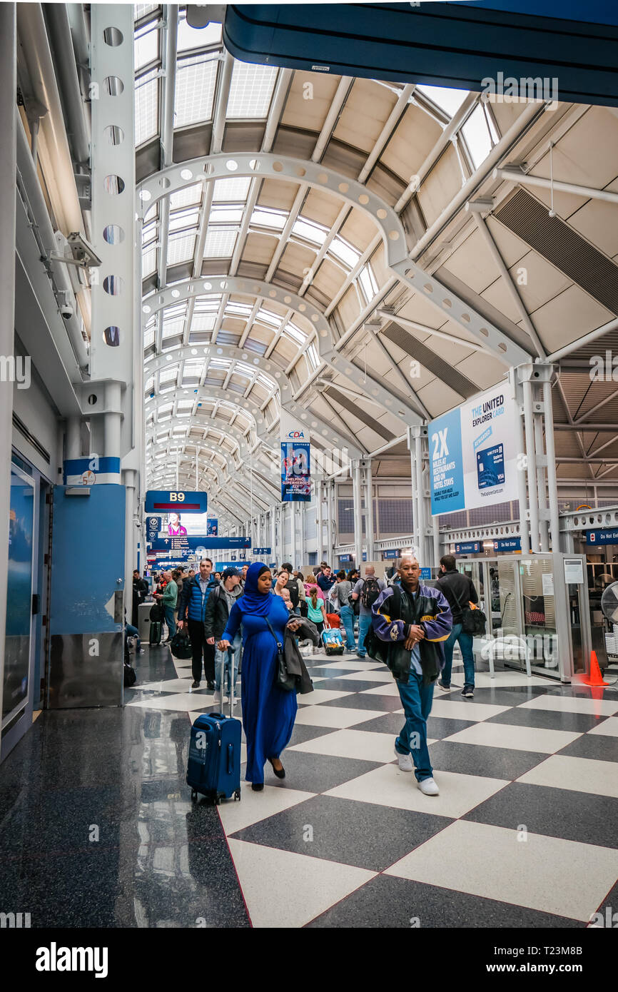 Personen innerhalb des Chicago O'Hare International Airport Stockfoto
