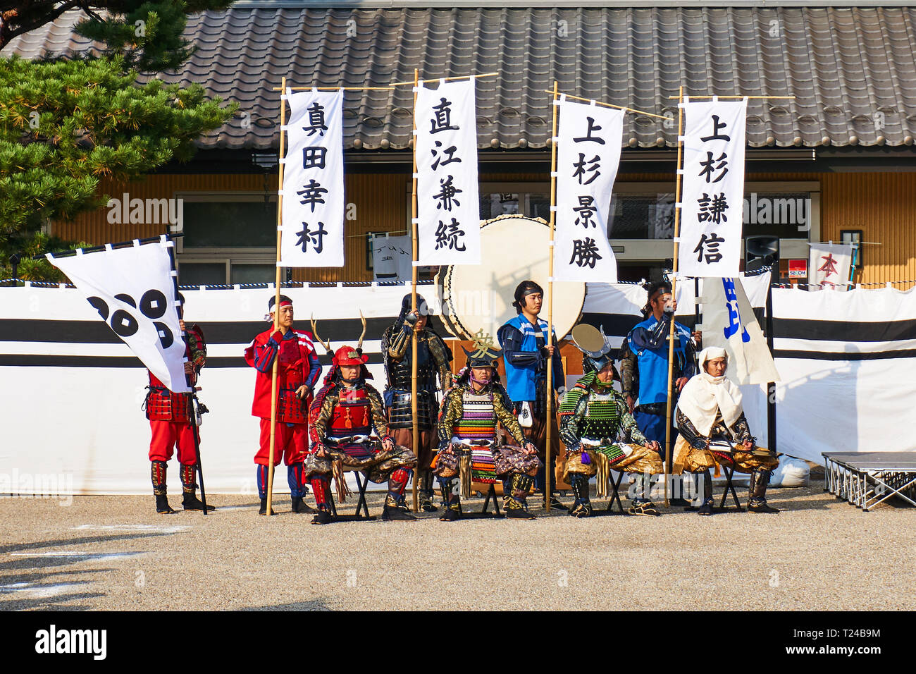 Japanische reenactors gekleidet wie Samurai während der musha-Prozession gyoretsu (Krieger) und Festival in Sarugakyo, Vinstra, Gunma, Japan. Stockfoto