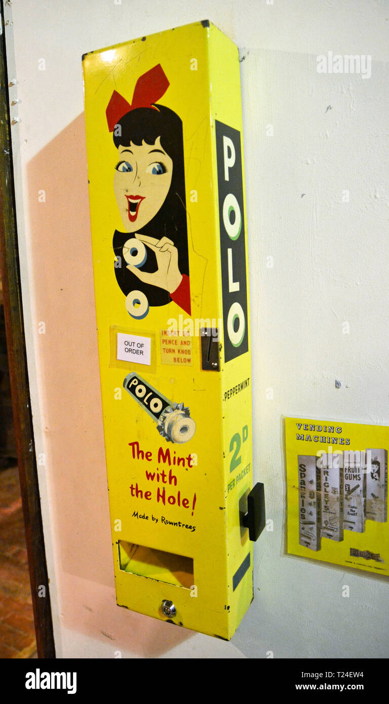 Polo mint Verkaufsautomaten, Milton Keynes Museum, Wolverton und Greenleys, Milton Keynes, Buckinghamshire, Großbritannien Stockfoto