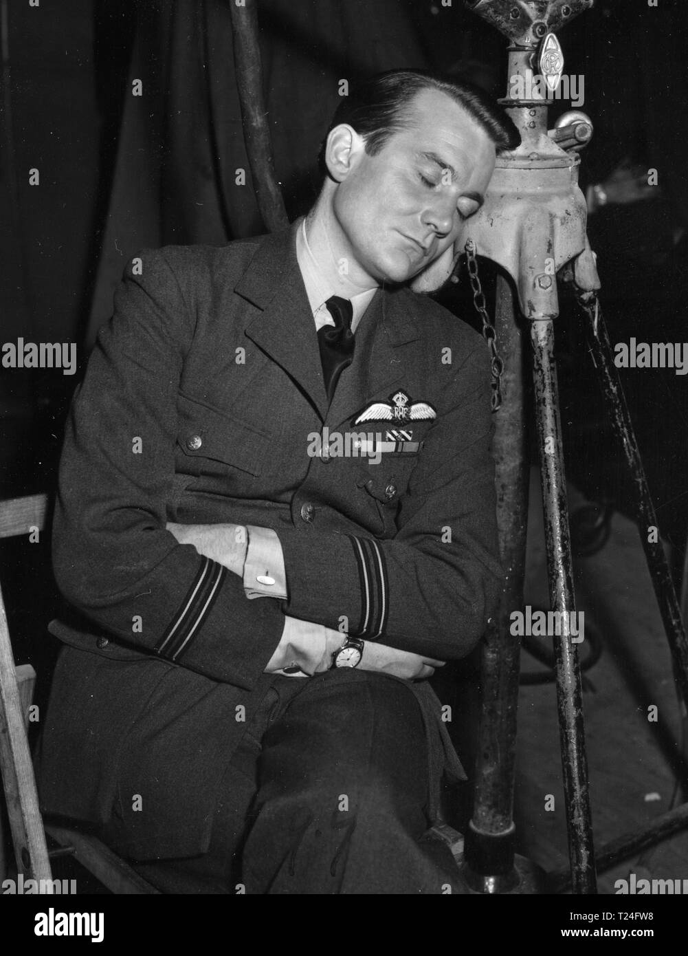 Die Nacht meine Nummer Kam (1955) Denholm Elliott, Datum: 1955 Stockfoto