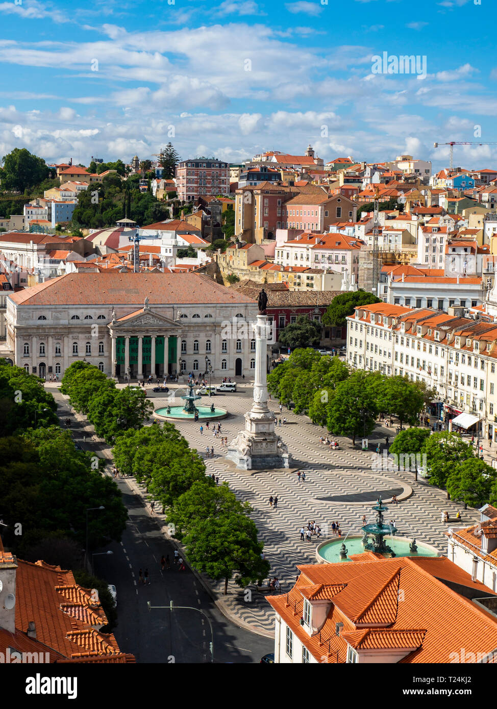 Portugal, Lissabon, Cityscape mit Rossio Platz, Teatro Nacional Dona Maria II und Dom Pedro IV Denkmal Stockfoto