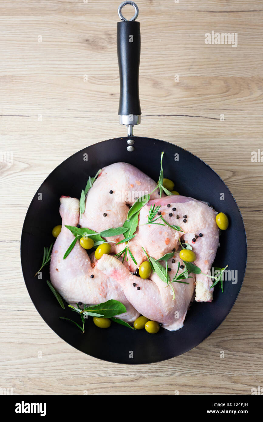 Rohes Huhn in Pan Stockfoto