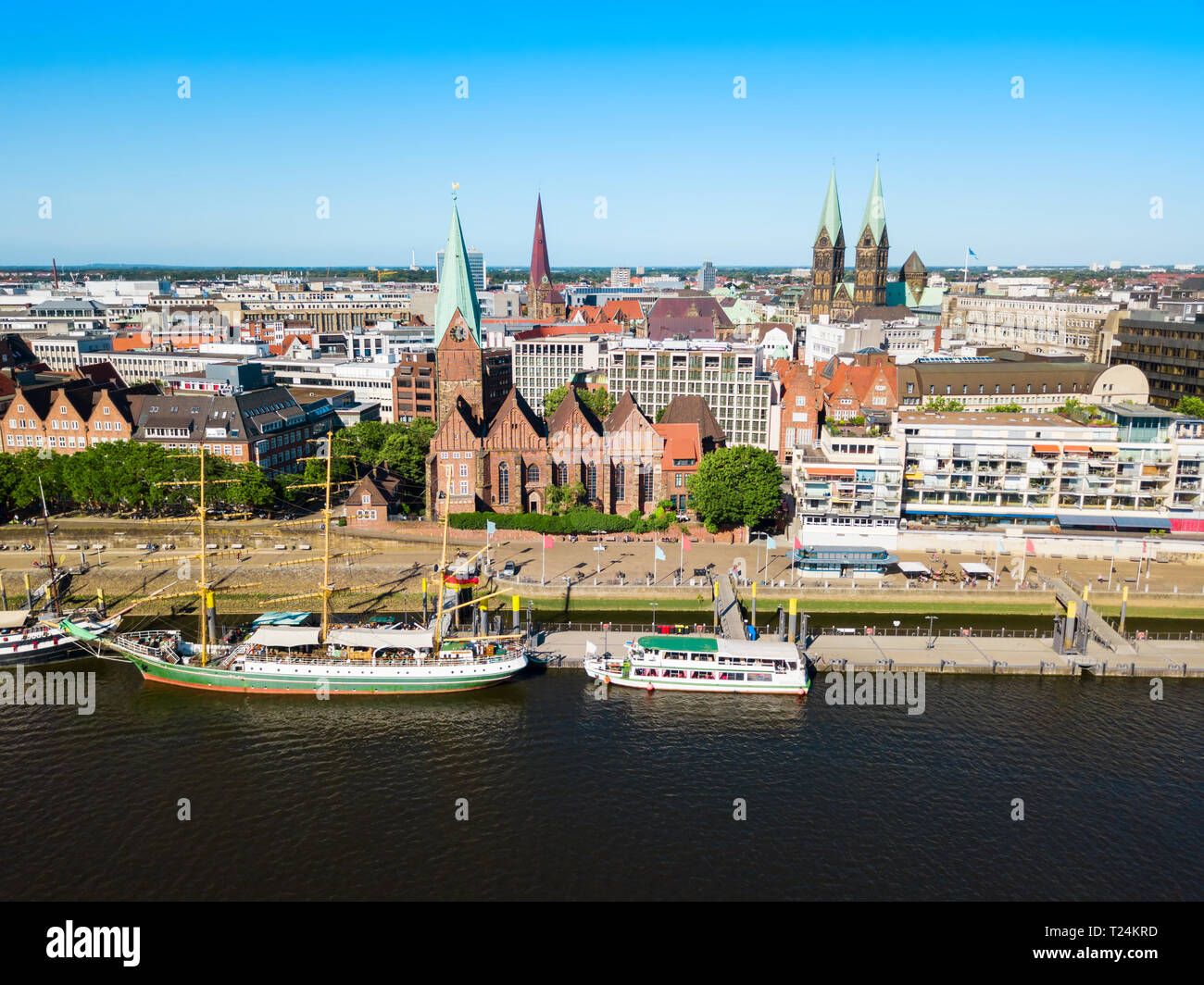 Schiffe auf der Weser in der Bremer Innenstadt, Deutschland Stockfoto